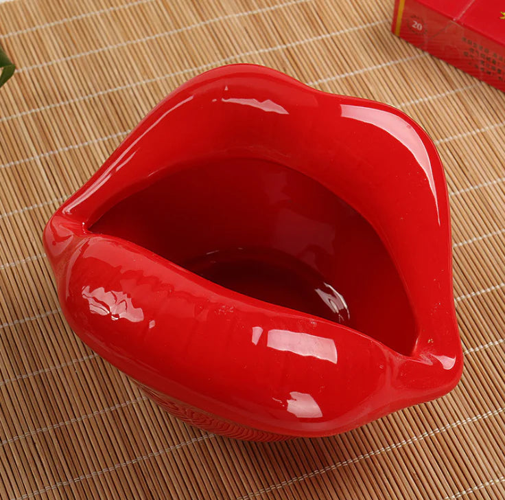 Ceramic Ashtray with Large Lips