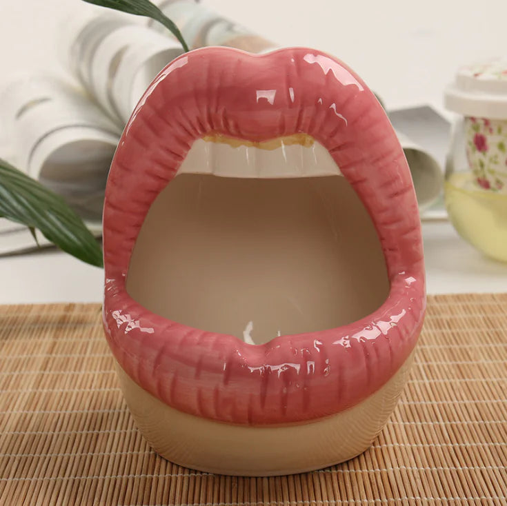 Ceramic Ashtray with Large Lips