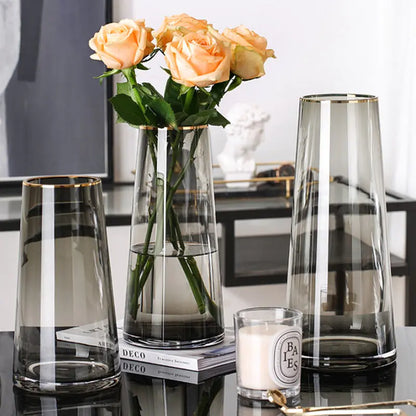 Jarrón de Vidrio con Filo Dorado