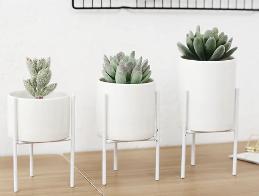 Macetero Nórdico de Cerámica y Hierro